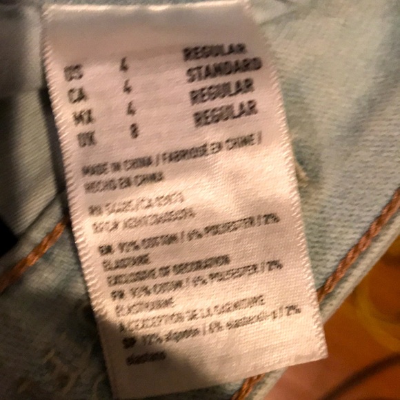 American Eagle women’s jean. Size 4. Super stretch. Medium rise. Light rinse. - Picture 5 of 5